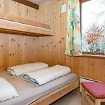 8 Person In Hovborg-by Traum *