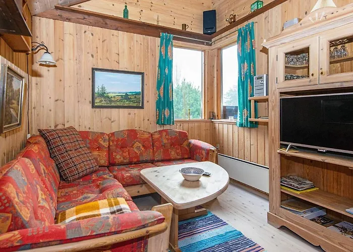 8 Person In Hovborg-by Traum *