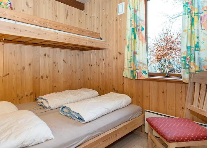 8 Person In Hovborg-by Traum *