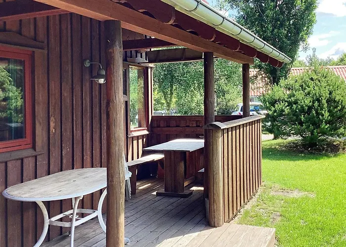 8 Person In Hovborg-by Traum