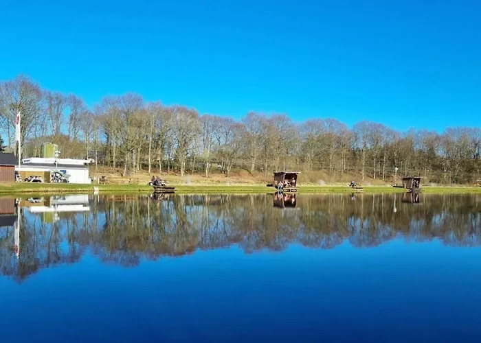 8 Person In Hovborg-by Traum